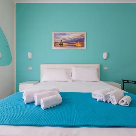 לינה וארוחת בוקר Paladino 3*